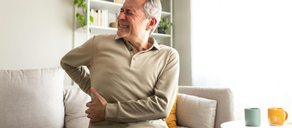 Mal de dos ou mal de reins : comment les différencier ?